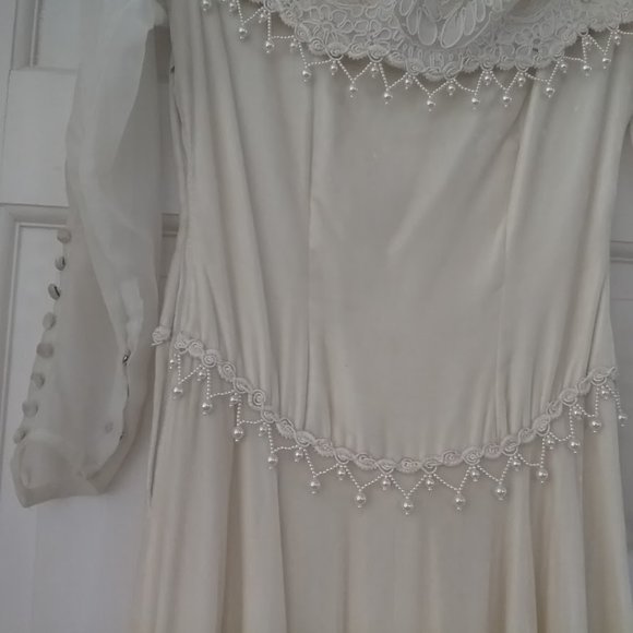 Vintage Silk & Velvet Wedding Dress Pearl & Lace - Picture 5 of 9